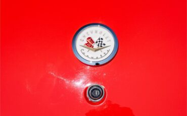 Chevrolet-Corvette-1957-Venetian-Red-Polo-White-Red-11