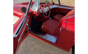 Chevrolet-Corvette-1957-Venetian-Red-Polo-White-Red-12