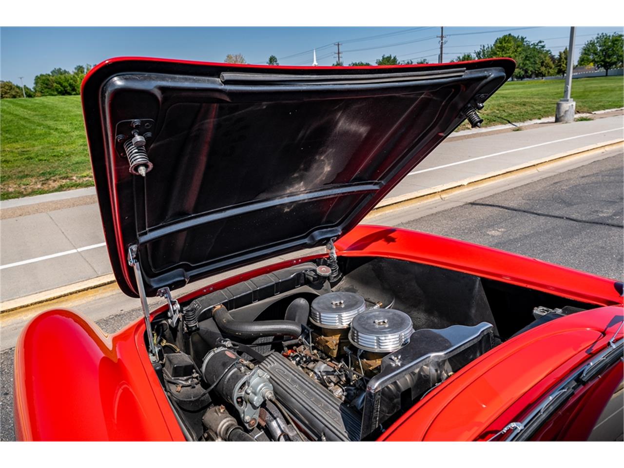 Chevrolet-Corvette-1957-Venetian-Red-Polo-White-Red-16