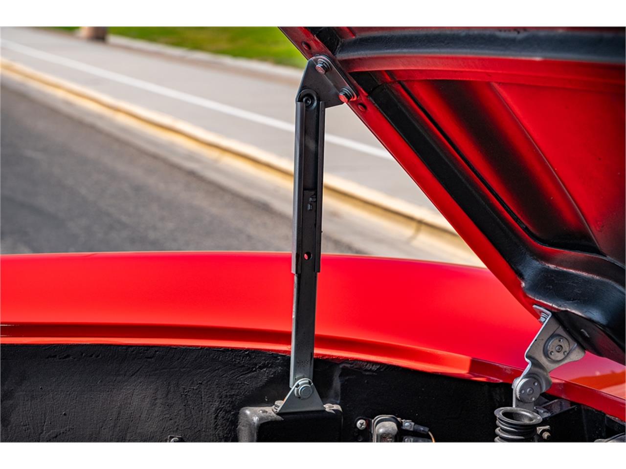 Chevrolet-Corvette-1957-Venetian-Red-Polo-White-Red-17