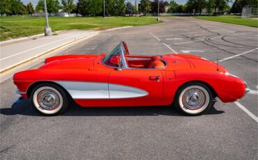 Chevrolet-Corvette-1957-Venetian-Red-Polo-White-Red-2