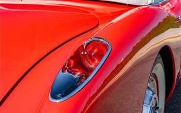Chevrolet-Corvette-1957-Venetian-Red-Polo-White-Red-23