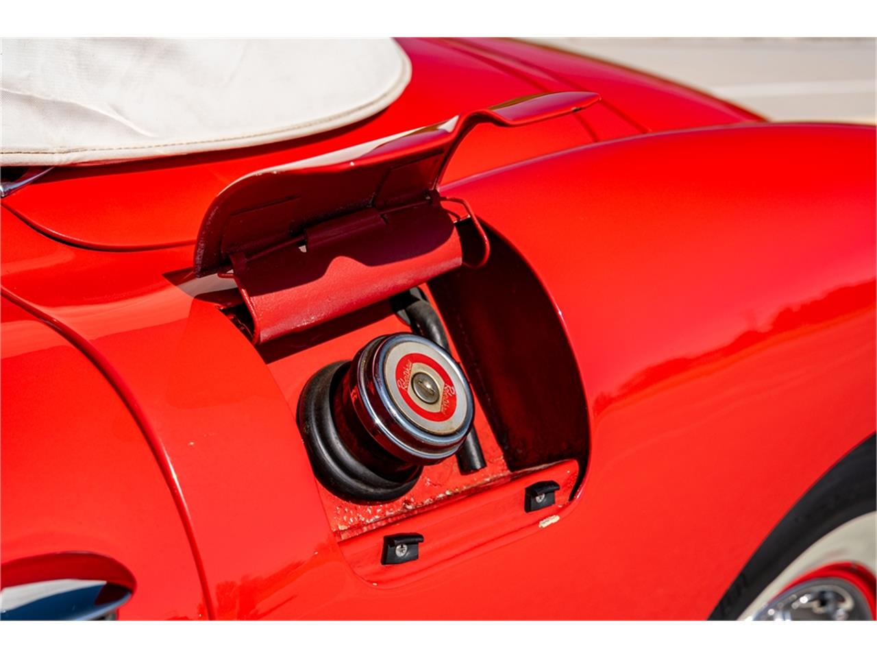 Chevrolet-Corvette-1957-Venetian-Red-Polo-White-Red-26