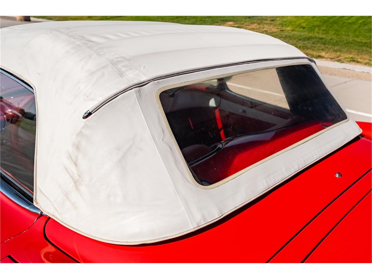 Chevrolet-Corvette-1957-Venetian-Red-Polo-White-Red-29