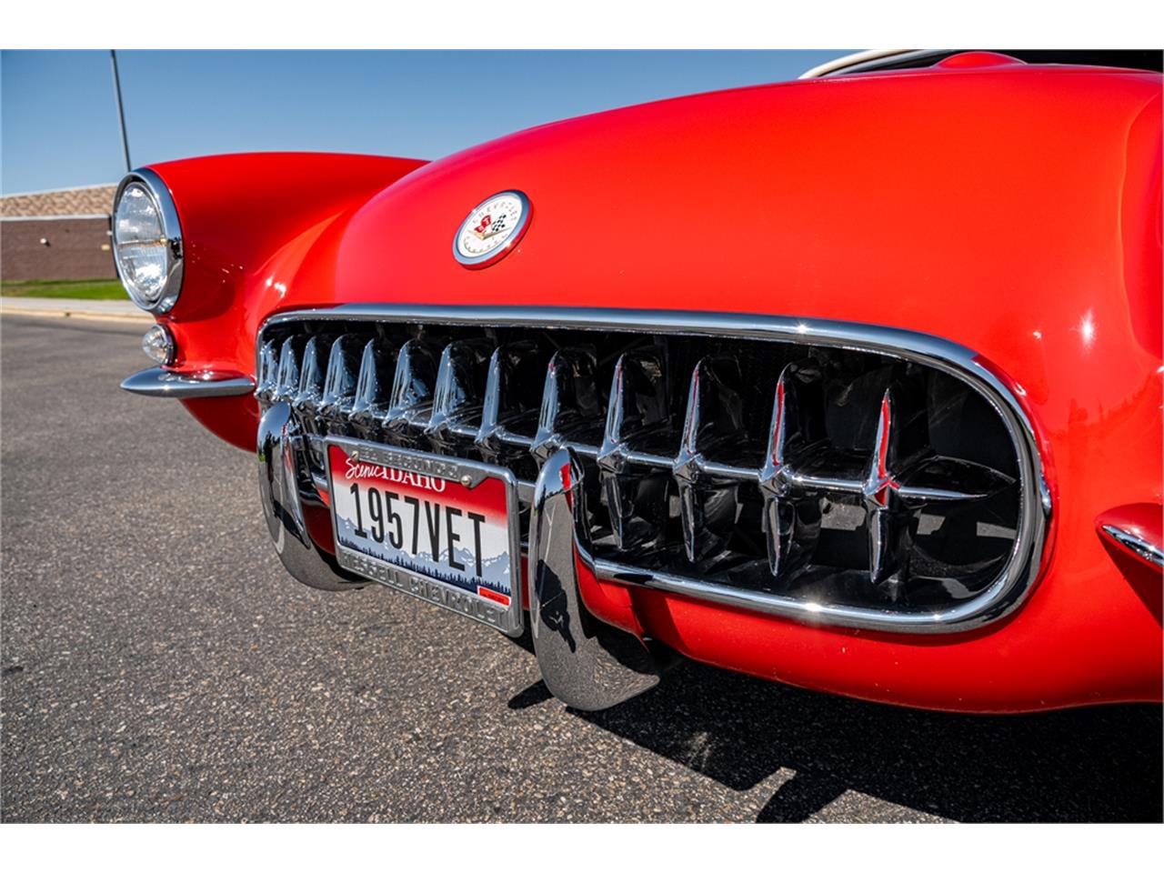 Chevrolet-Corvette-1957-Venetian-Red-Polo-White-Red-3