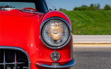 Chevrolet-Corvette-1957-Venetian-Red-Polo-White-Red-30