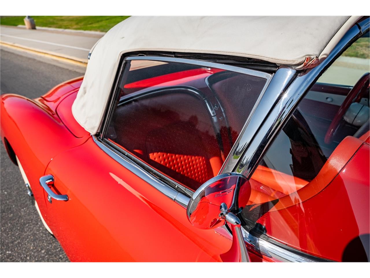 Chevrolet-Corvette-1957-Venetian-Red-Polo-White-Red-31