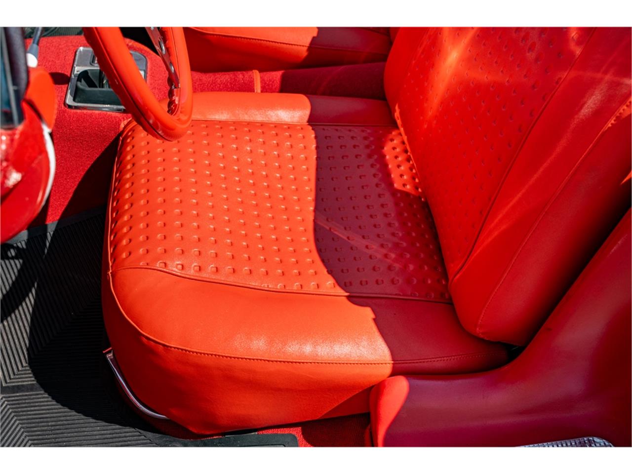 Chevrolet-Corvette-1957-Venetian-Red-Polo-White-Red-32