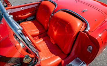 Chevrolet-Corvette-1957-Venetian-Red-Polo-White-Red-33