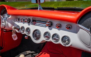 Chevrolet-Corvette-1957-Venetian-Red-Polo-White-Red-34