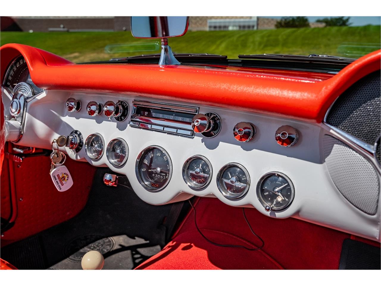 Chevrolet-Corvette-1957-Venetian-Red-Polo-White-Red-34