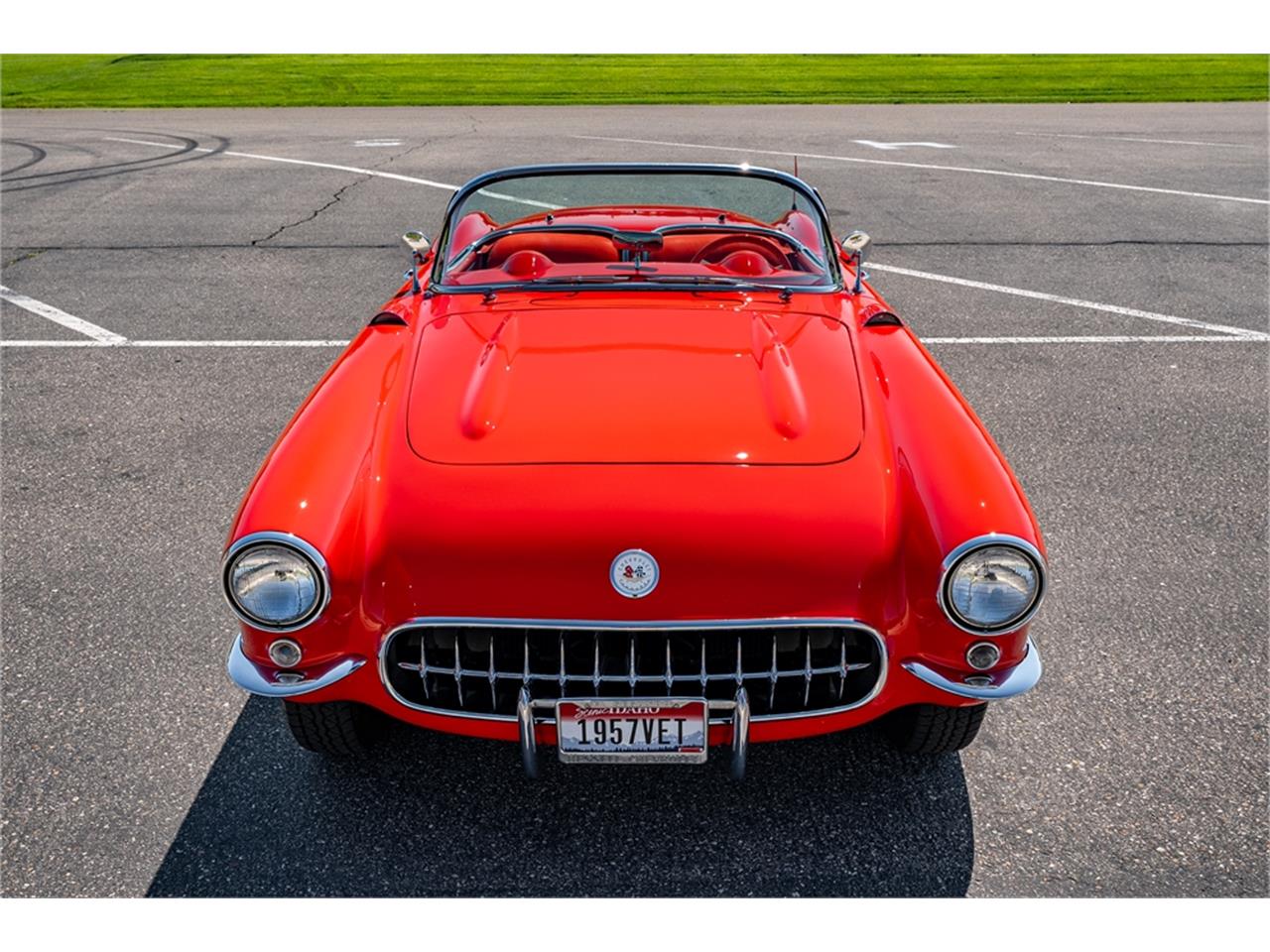 Chevrolet-Corvette-1957-Venetian-Red-Polo-White-Red-36