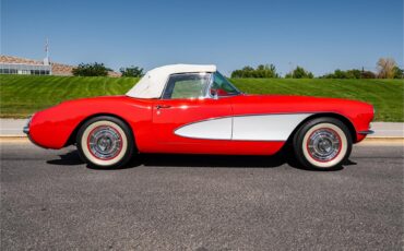 Chevrolet-Corvette-1957-Venetian-Red-Polo-White-Red-39