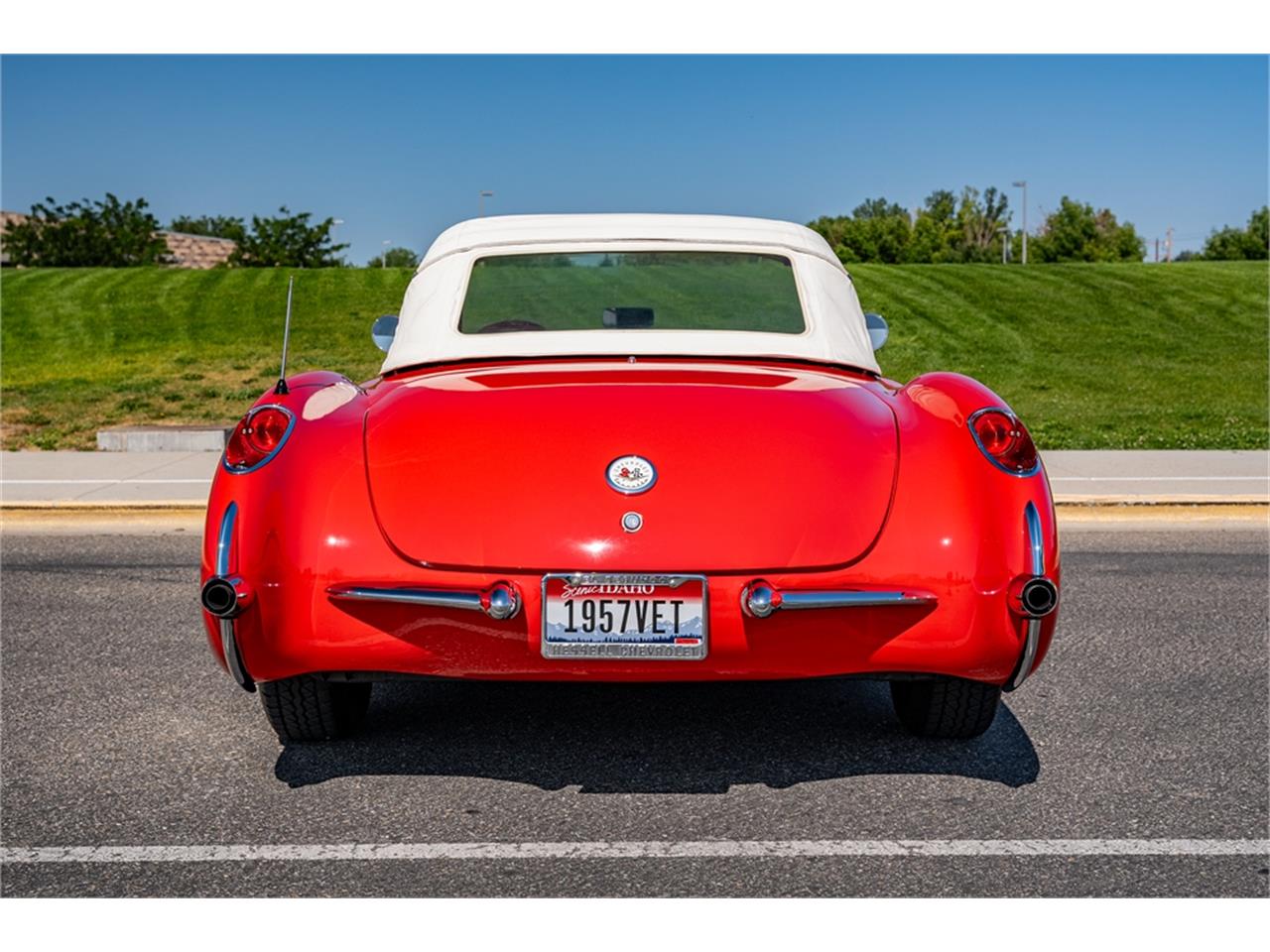 Chevrolet-Corvette-1957-Venetian-Red-Polo-White-Red-41