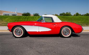 Chevrolet-Corvette-1957-Venetian-Red-Polo-White-Red-43