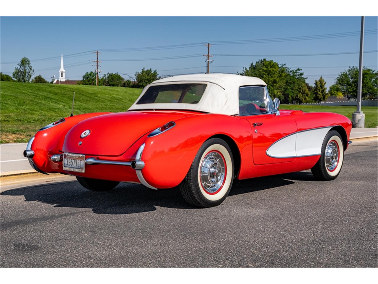 Chevrolet-Corvette-1957-Venetian-Red-Polo-White-Red-44
