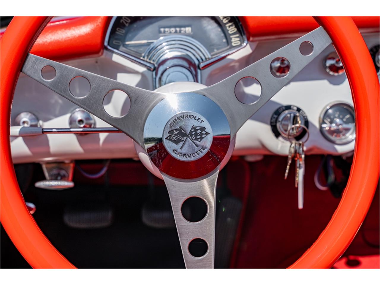 Chevrolet-Corvette-1957-Venetian-Red-Polo-White-Red-45