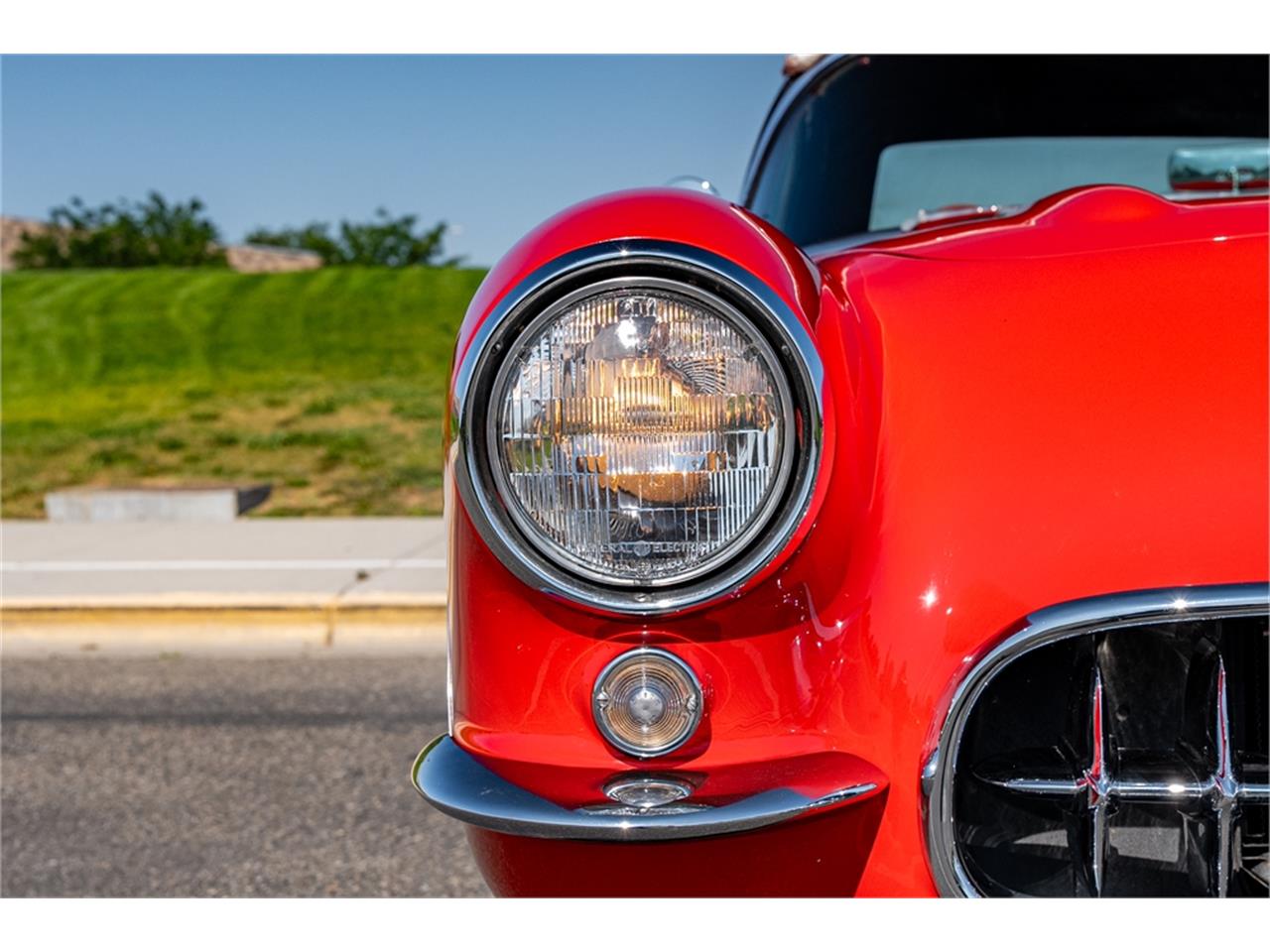 Chevrolet-Corvette-1957-Venetian-Red-Polo-White-Red-47