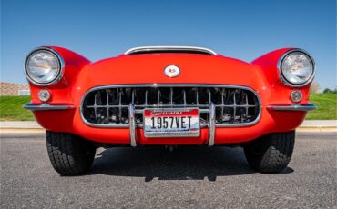 Chevrolet-Corvette-1957-Venetian-Red-Polo-White-Red-48