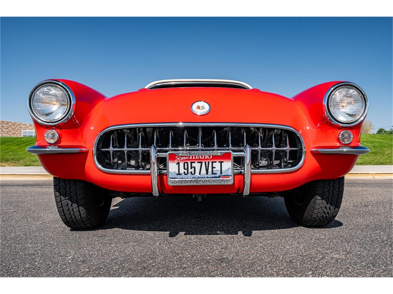 Chevrolet-Corvette-1957-Venetian-Red-Polo-White-Red-48
