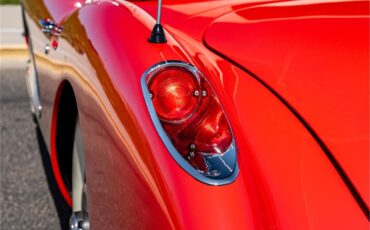Chevrolet-Corvette-1957-Venetian-Red-Polo-White-Red-49