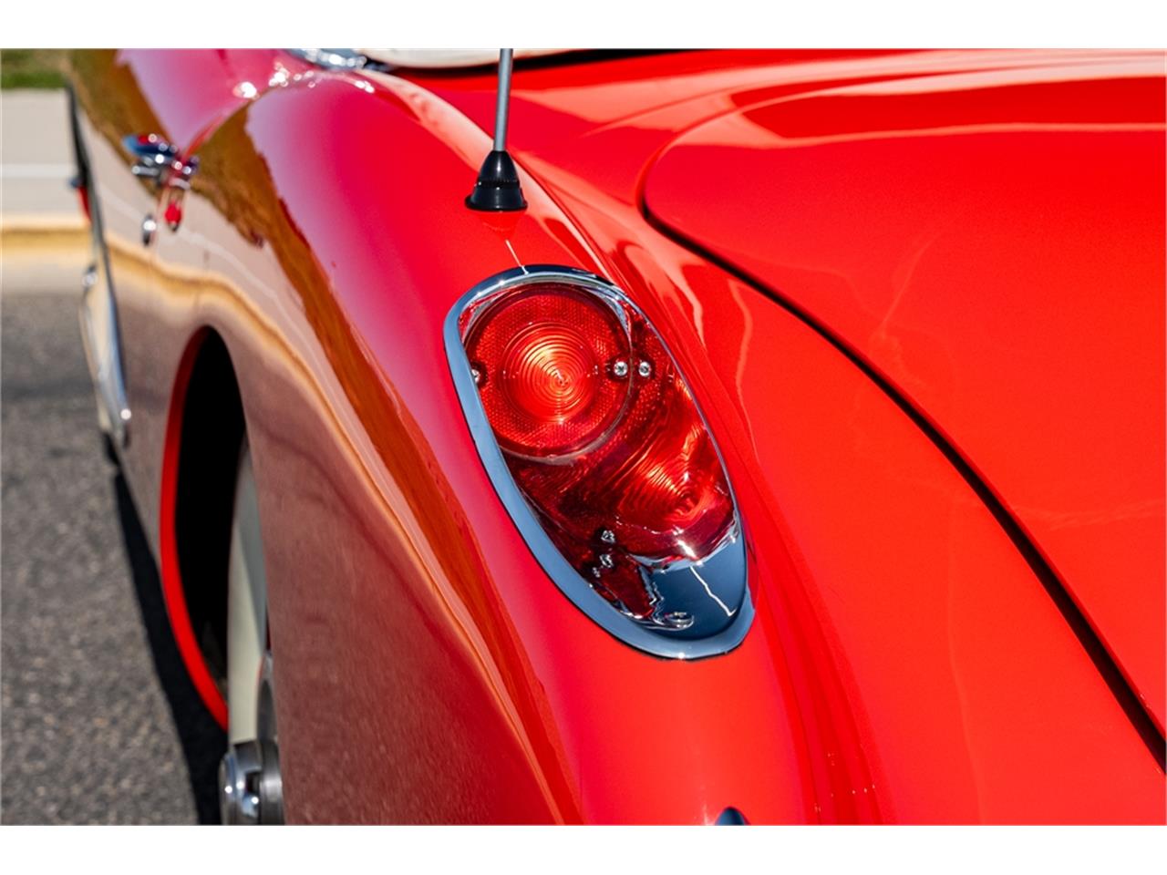 Chevrolet-Corvette-1957-Venetian-Red-Polo-White-Red-49