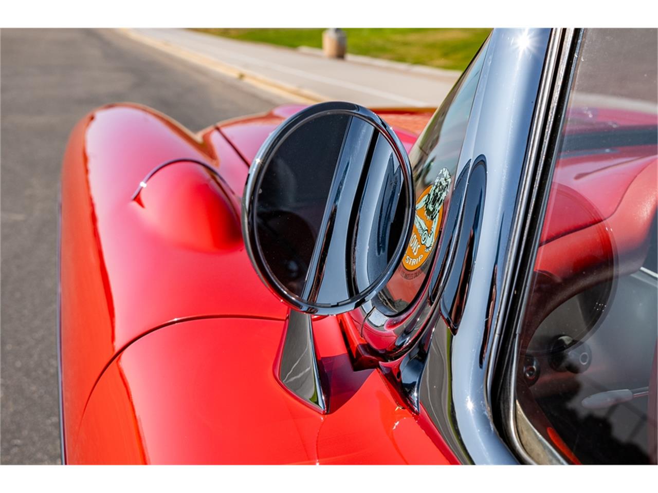 Chevrolet-Corvette-1957-Venetian-Red-Polo-White-Red-50