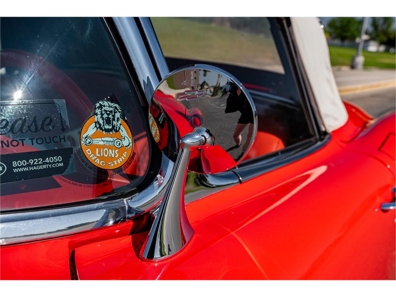 Chevrolet-Corvette-1957-Venetian-Red-Polo-White-Red-52