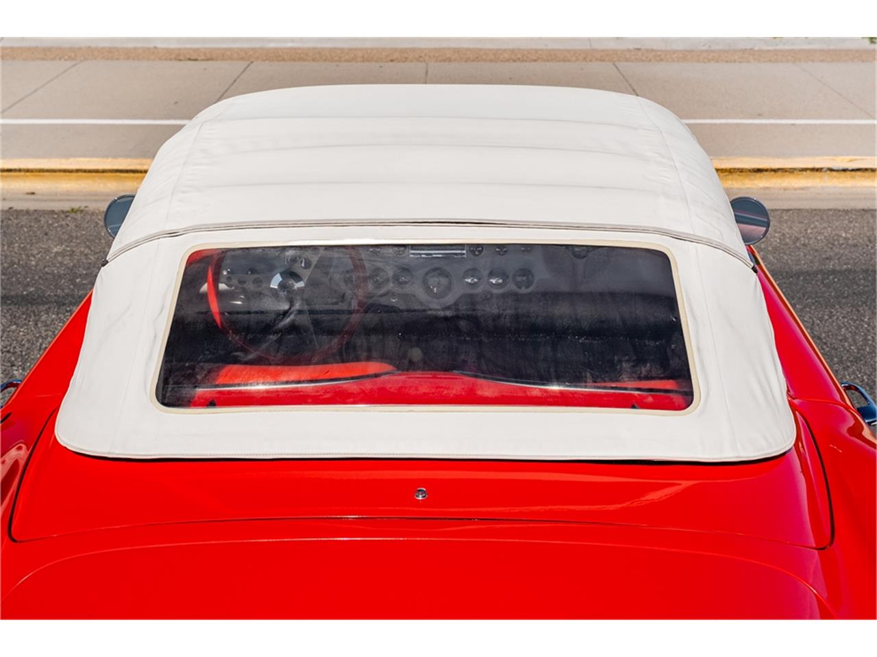 Chevrolet-Corvette-1957-Venetian-Red-Polo-White-Red-54