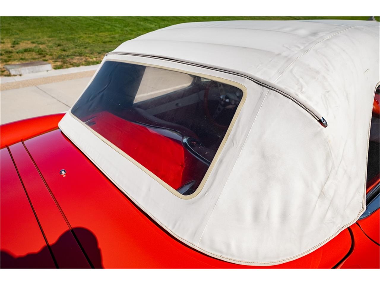 Chevrolet-Corvette-1957-Venetian-Red-Polo-White-Red-55