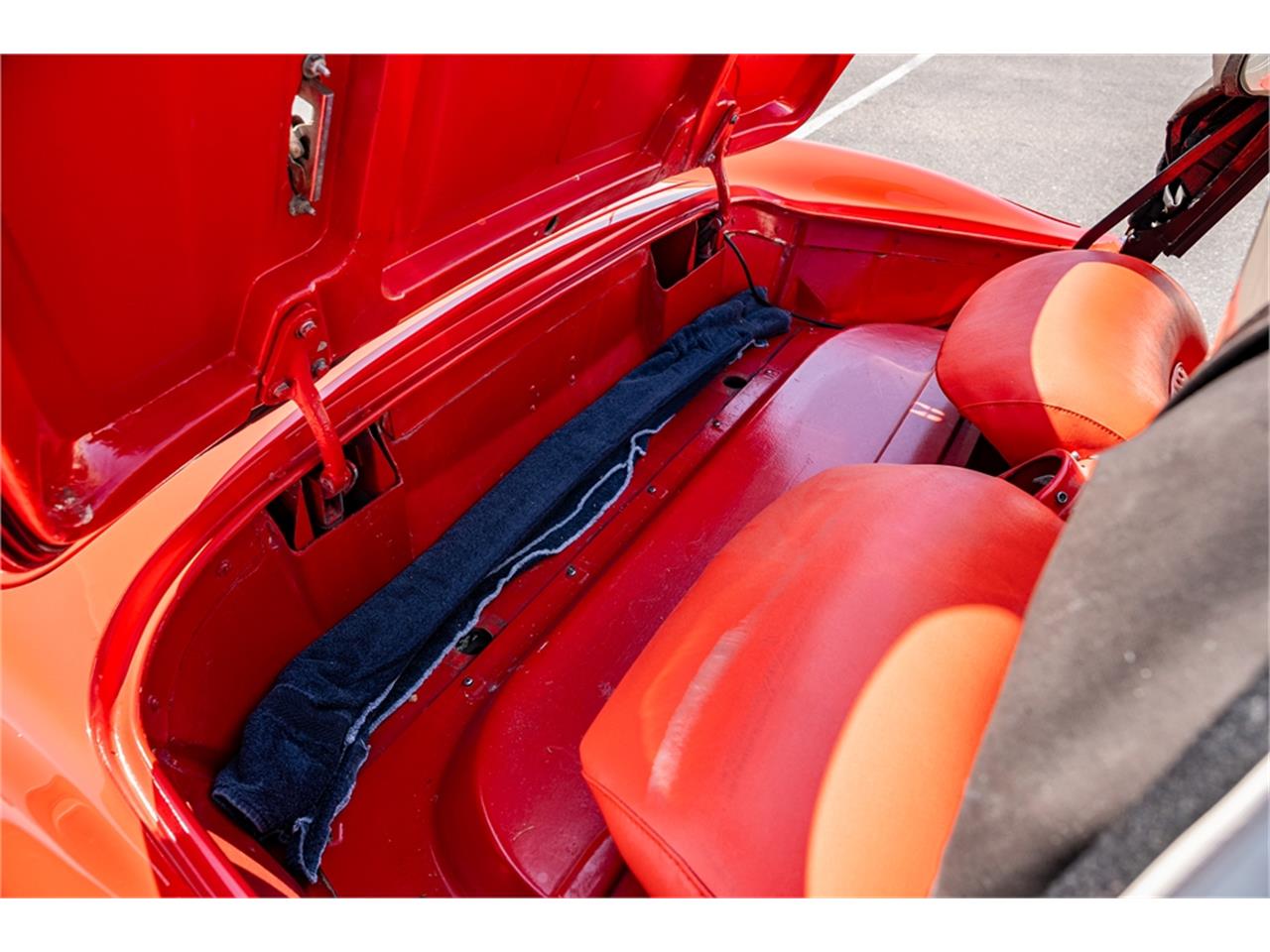 Chevrolet-Corvette-1957-Venetian-Red-Polo-White-Red-57