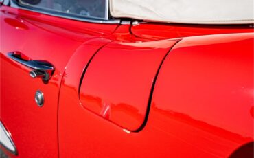 Chevrolet-Corvette-1957-Venetian-Red-Polo-White-Red-59