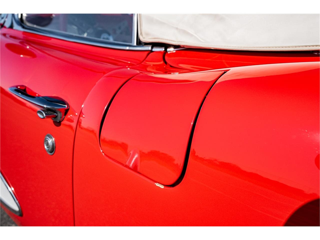 Chevrolet-Corvette-1957-Venetian-Red-Polo-White-Red-59