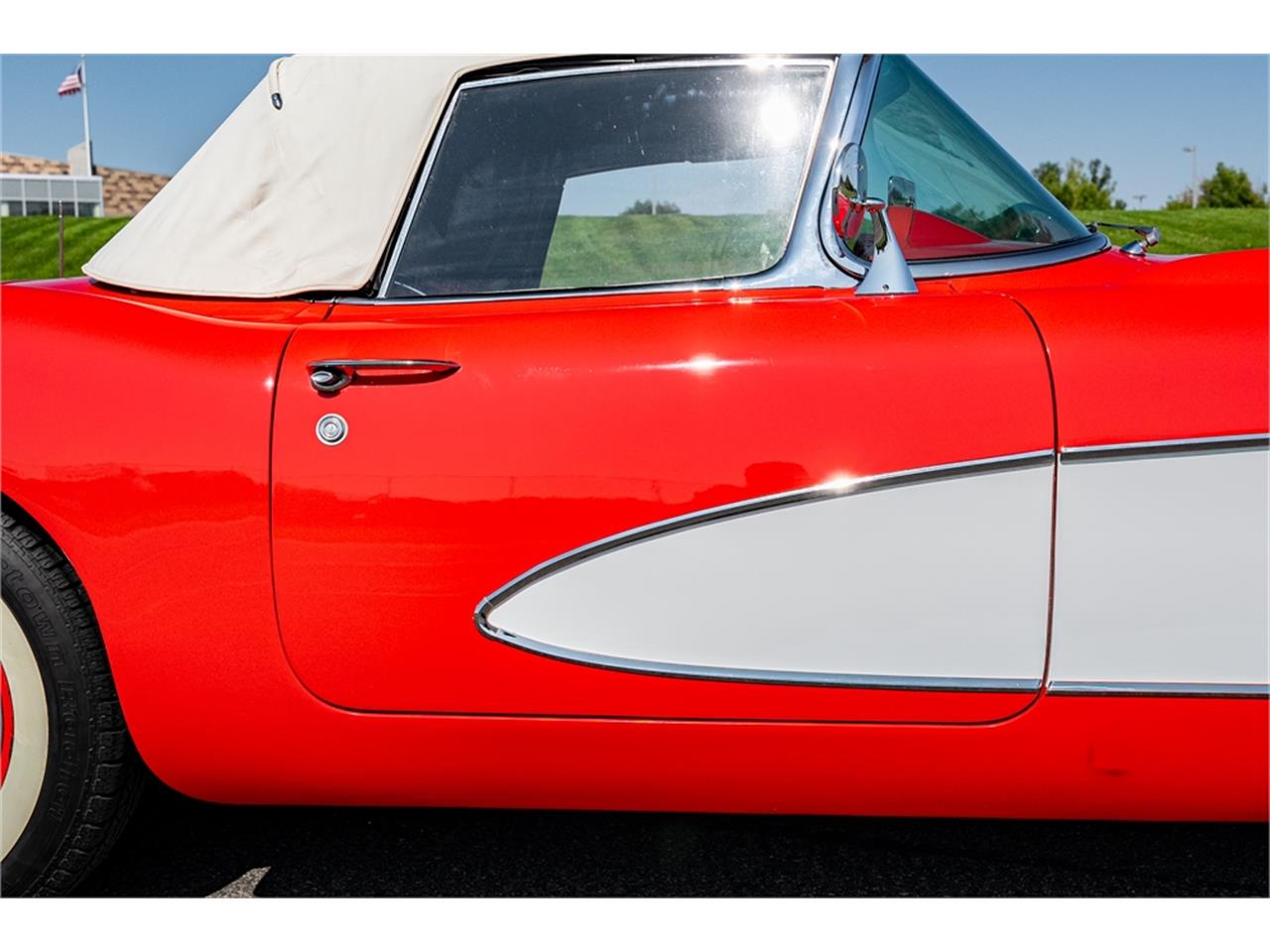 Chevrolet-Corvette-1957-Venetian-Red-Polo-White-Red-6