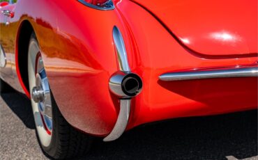 Chevrolet-Corvette-1957-Venetian-Red-Polo-White-Red-61