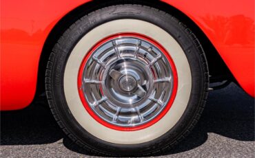 Chevrolet-Corvette-1957-Venetian-Red-Polo-White-Red-63