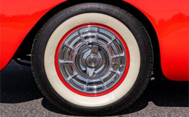 Chevrolet-Corvette-1957-Venetian-Red-Polo-White-Red-64
