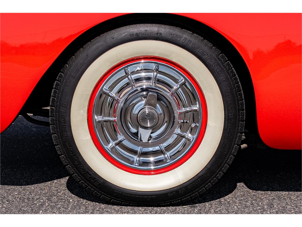 Chevrolet-Corvette-1957-Venetian-Red-Polo-White-Red-64