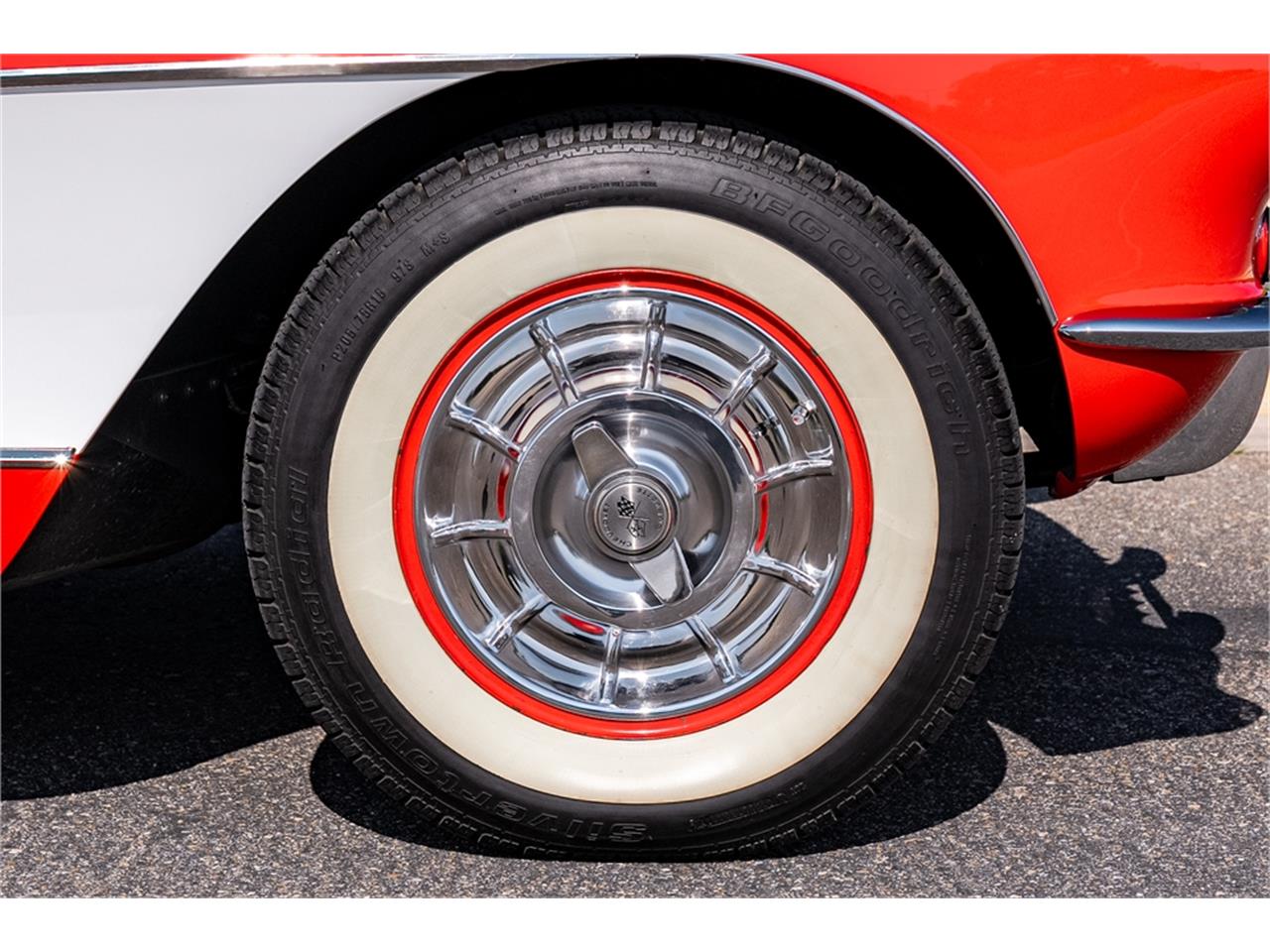 Chevrolet-Corvette-1957-Venetian-Red-Polo-White-Red-65