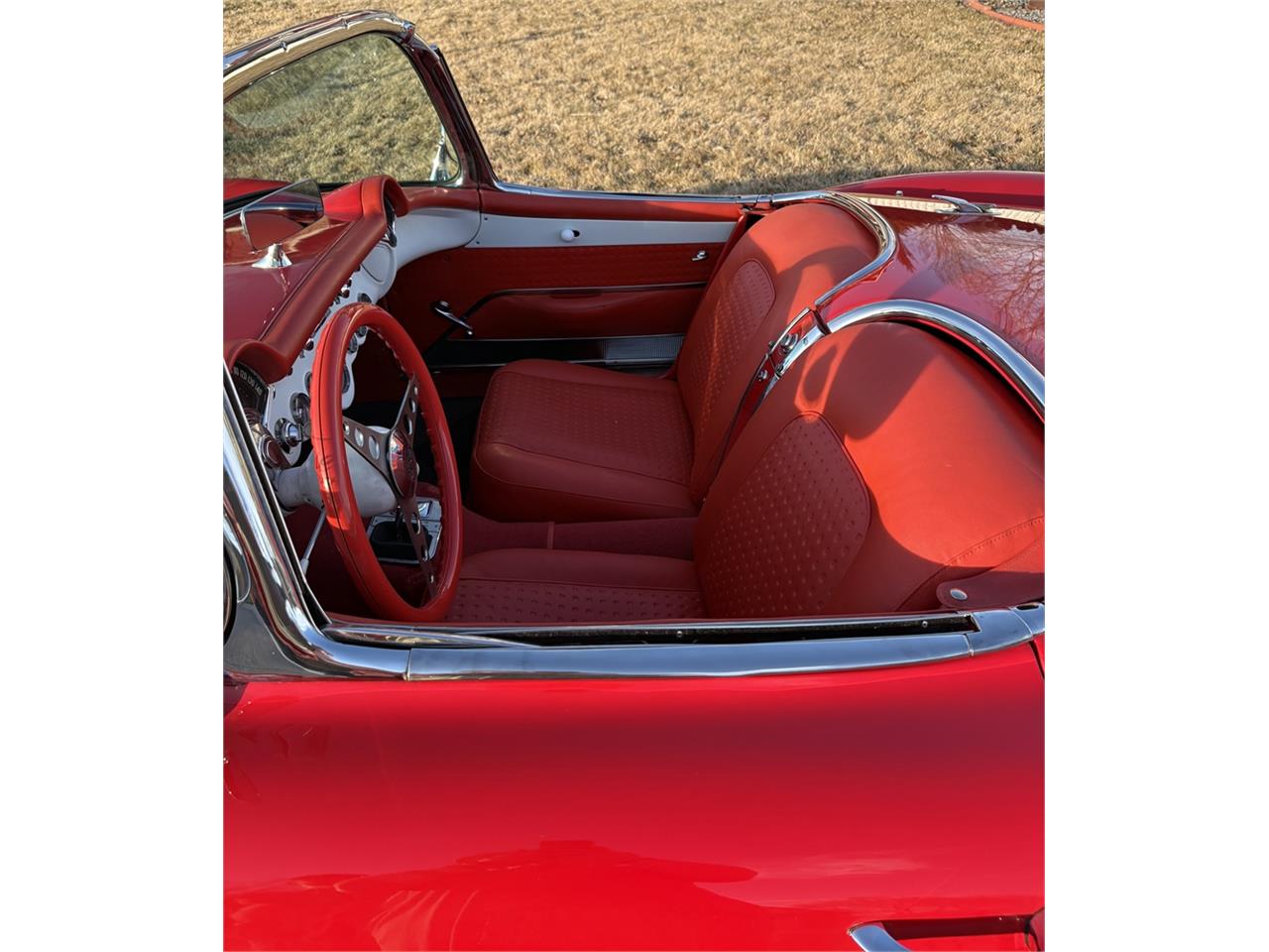 Chevrolet-Corvette-1957-Venetian-Red-Polo-White-Red-71