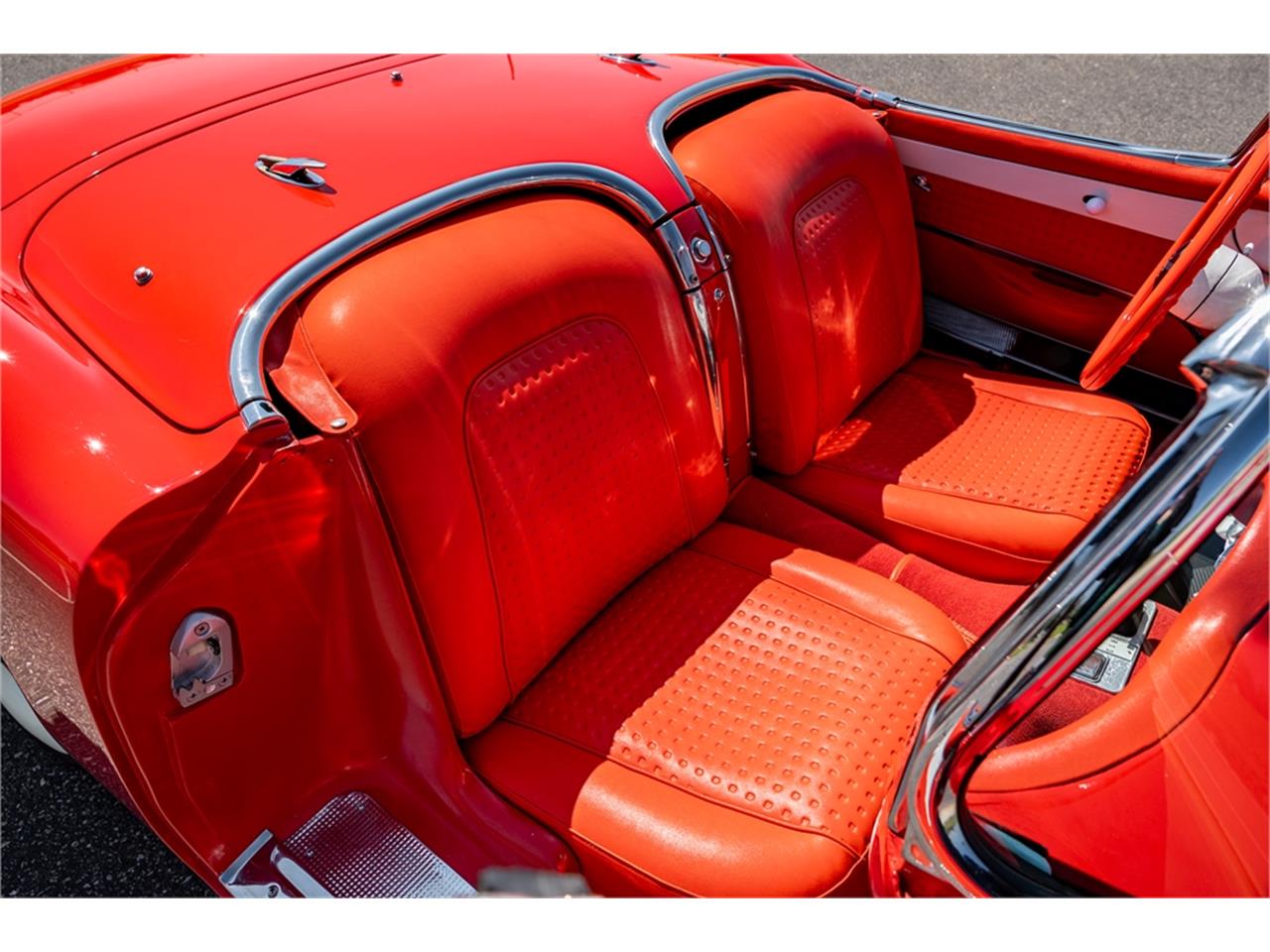 Chevrolet-Corvette-1957-Venetian-Red-Polo-White-Red-72