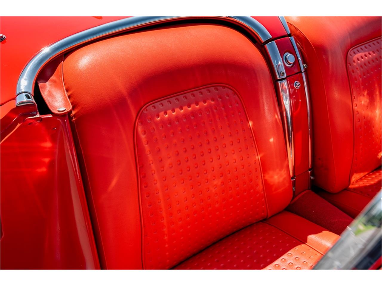 Chevrolet-Corvette-1957-Venetian-Red-Polo-White-Red-73