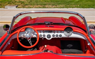 Chevrolet-Corvette-1957-Venetian-Red-Polo-White-Red-75