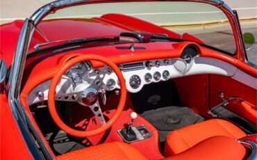 Chevrolet-Corvette-1957-Venetian-Red-Polo-White-Red-76