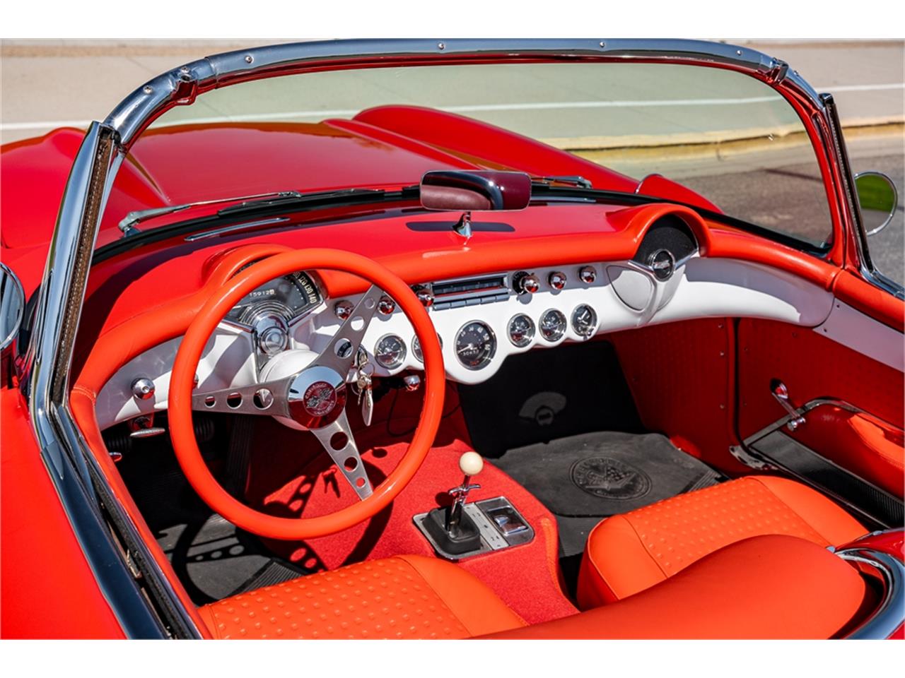Chevrolet-Corvette-1957-Venetian-Red-Polo-White-Red-76