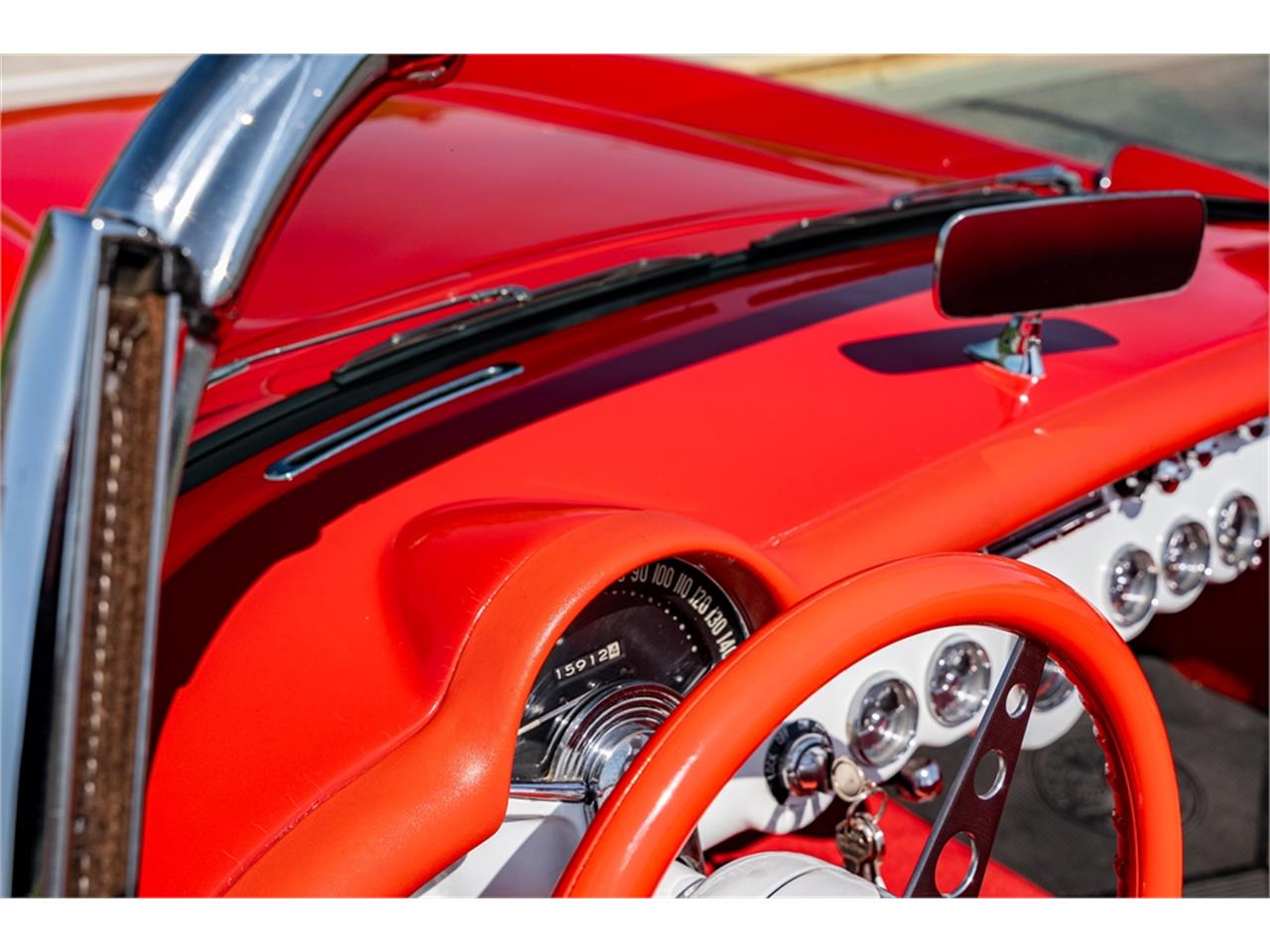 Chevrolet-Corvette-1957-Venetian-Red-Polo-White-Red-80