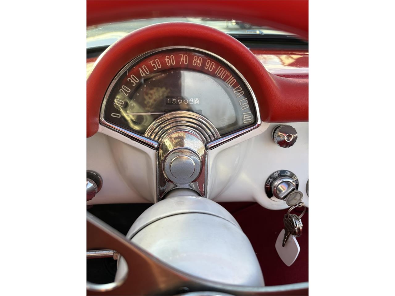 Chevrolet-Corvette-1957-Venetian-Red-Polo-White-Red-81