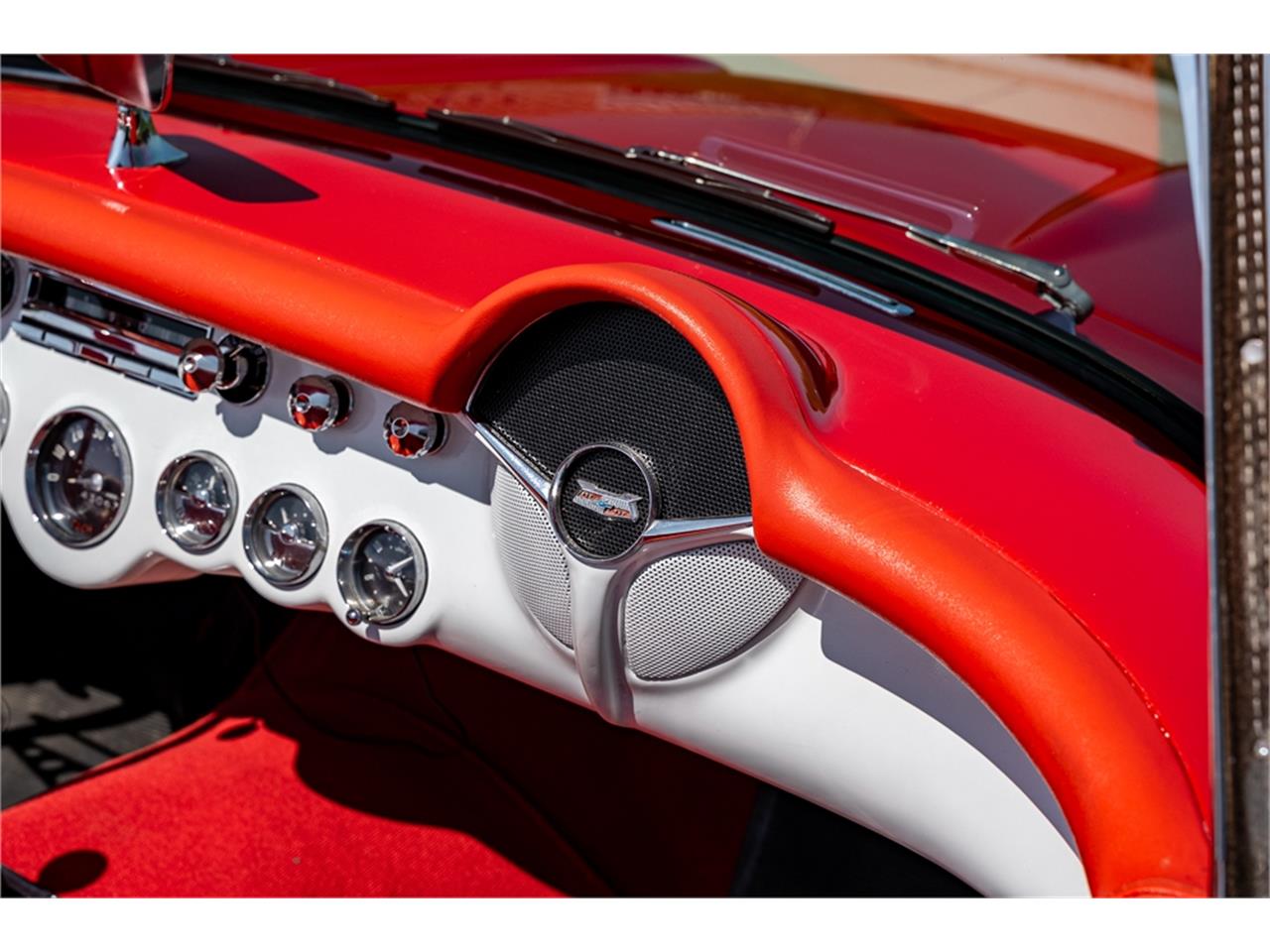 Chevrolet-Corvette-1957-Venetian-Red-Polo-White-Red-84
