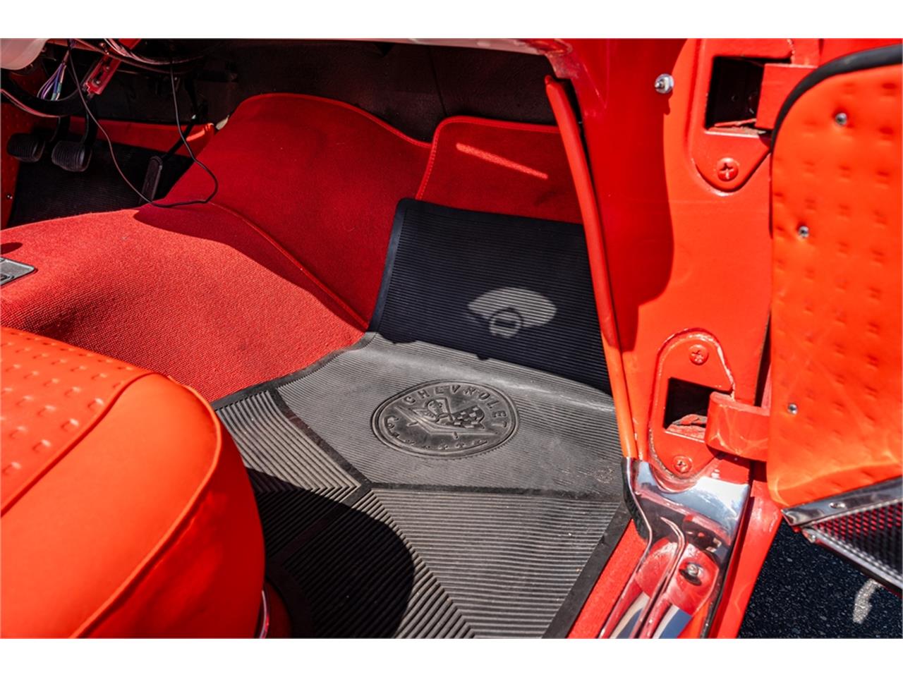 Chevrolet-Corvette-1957-Venetian-Red-Polo-White-Red-88