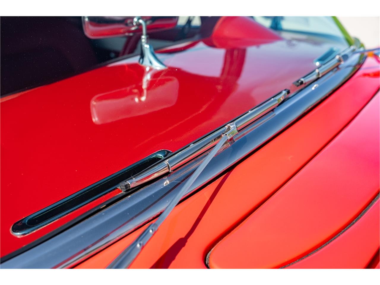 Chevrolet-Corvette-1957-Venetian-Red-Polo-White-Red-9